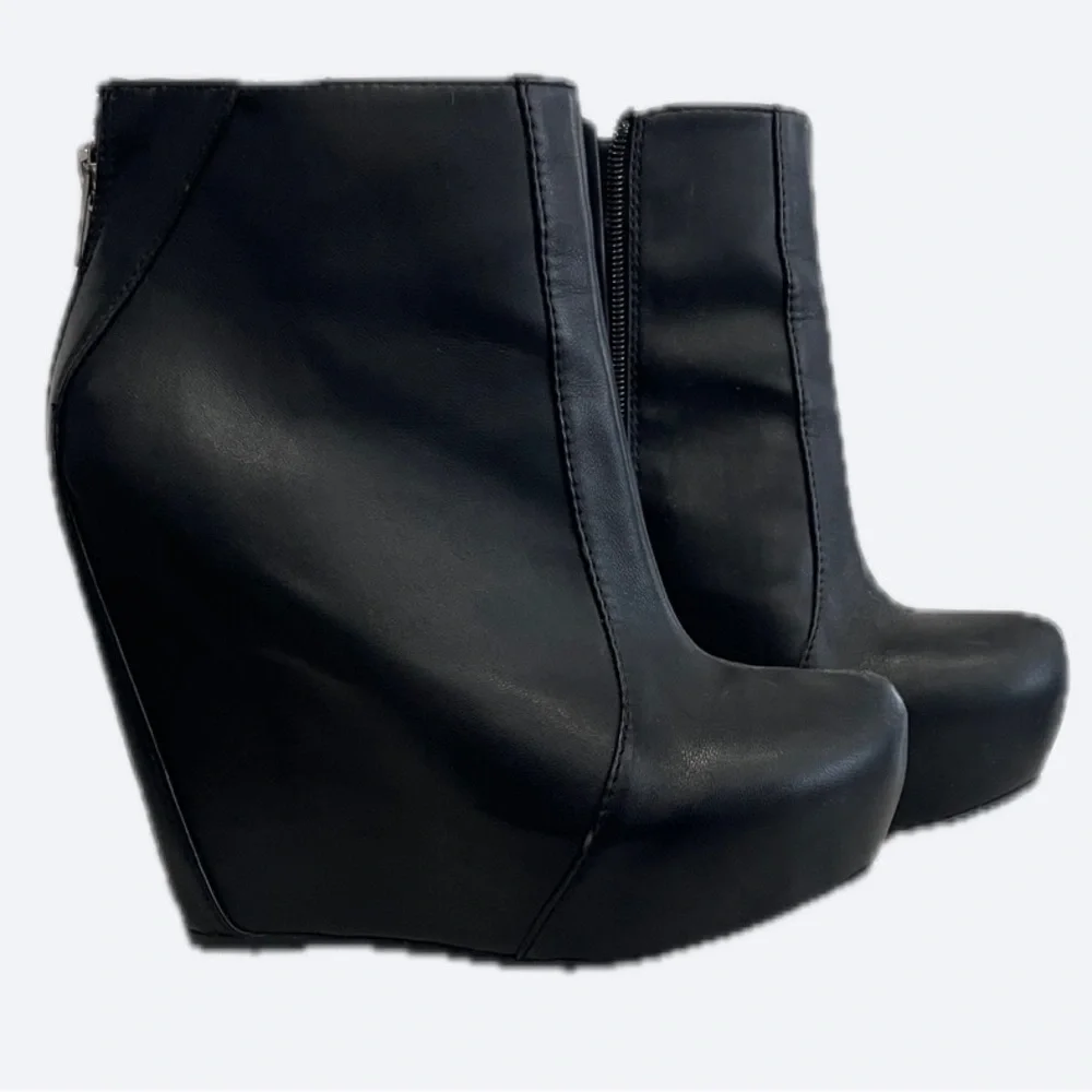 Black Wedge Ankle Boots with Rear Zip - Women - Size 7.5 - Picture 4 of 16